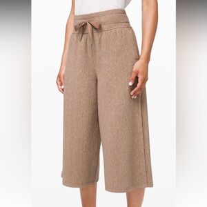 Lululemon Retreat Yourself Crop Size 10